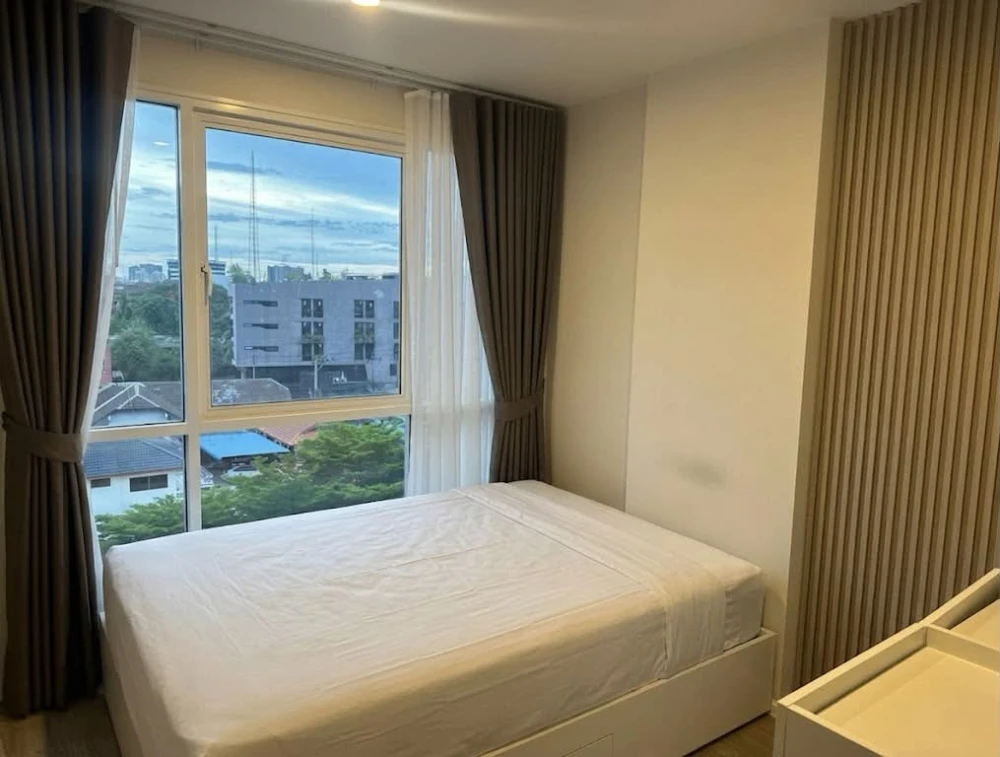 For rent: Blue Phahonyothin 35, 1 bedroom, 1 bathroom, fully furnished. Just bring your bags and move in!