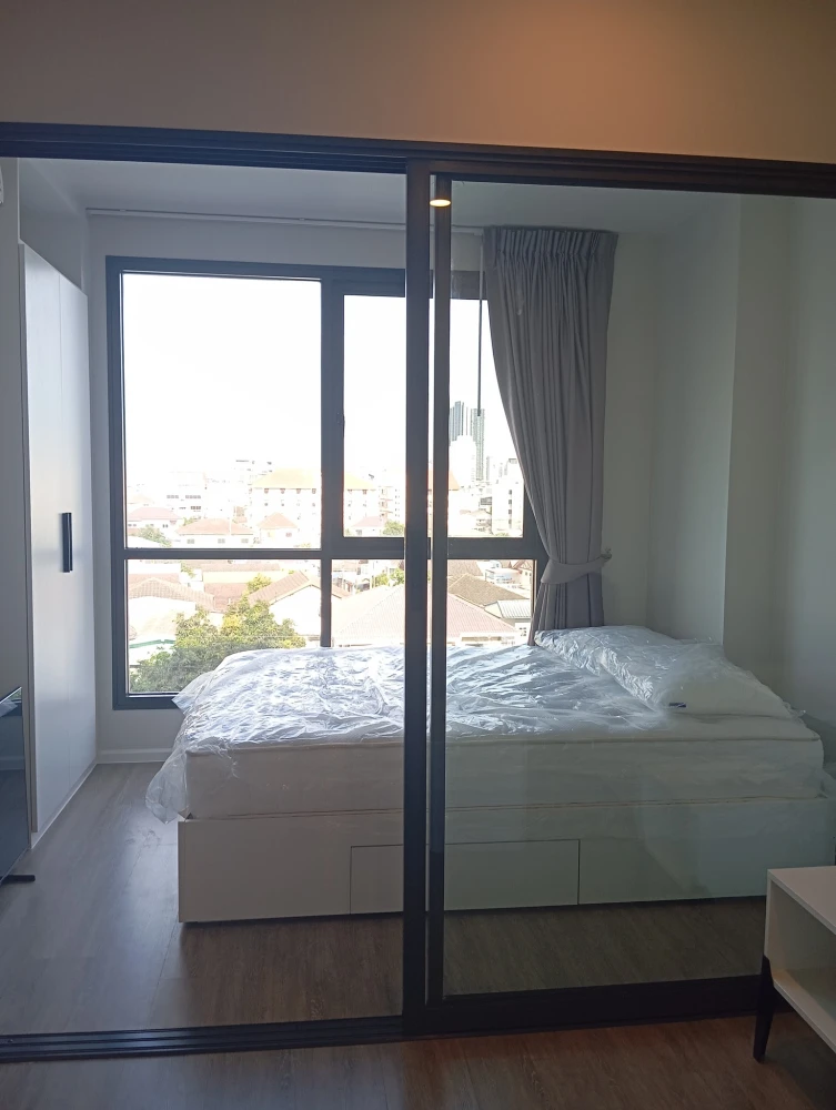 For rent: Blue Sukhumvit 105, corner room with privacy, comes with complete furniture and electrical appliances, just bring your bags and move in.