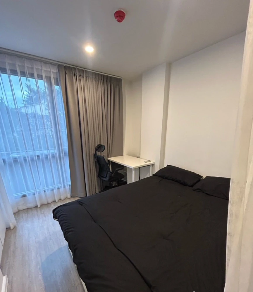 For rent: Blue Sukhumvit 89, 2nd floor, Building A, same floor as Co-Working Space, very convenient, must hurry.