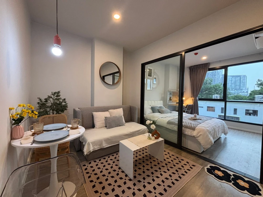 Blue Sukhumvit 89 for rent. Simply decorated but stylish and very livable. Book now before it's too late!