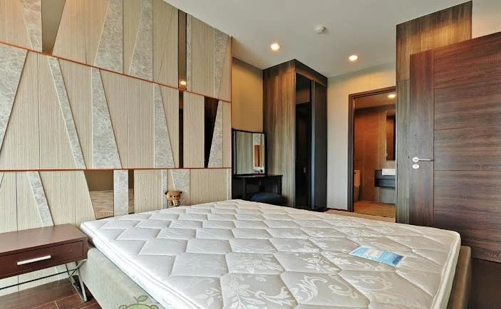 For rent: C EKKAMAI, beautifully decorated unit with high-quality built-in furniture and complete furnishings. Don't miss out!
