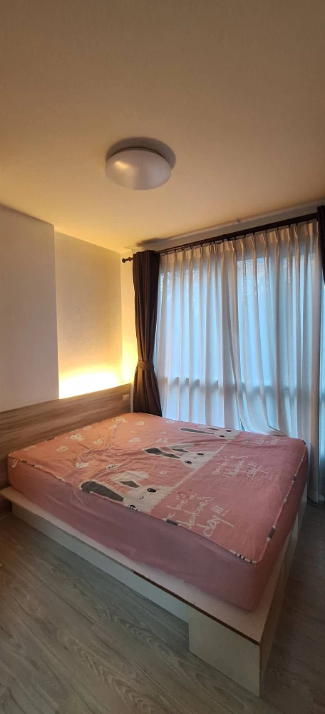 C Style Condo for rent. Beautiful wallpaper installed. Fully furnished and ready to move in.