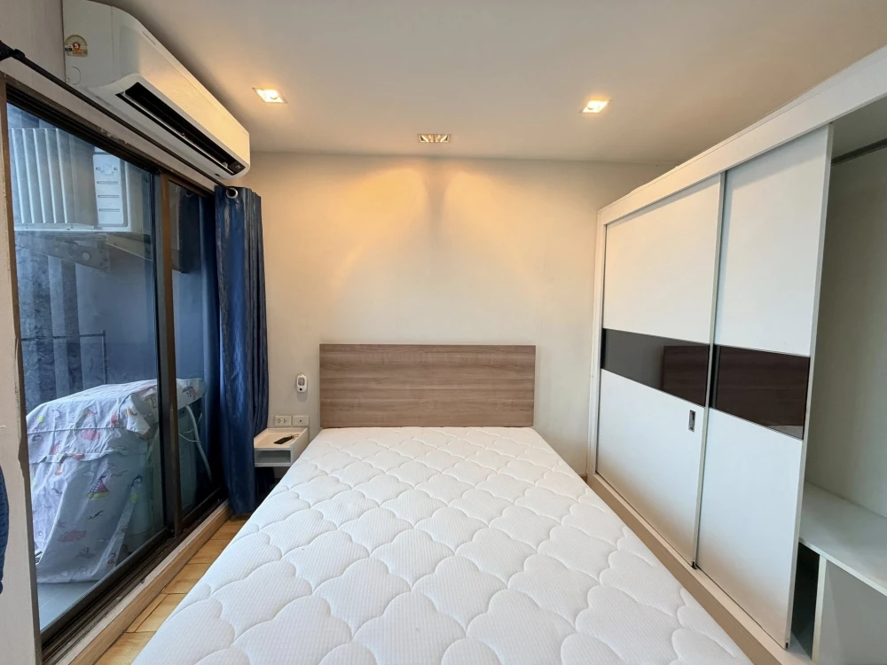 For rent: Casa Condo Asoke-Dindaeng, high floor unit, very livable, fully furnished. Just bring your belongings and move in! Book now before it's too