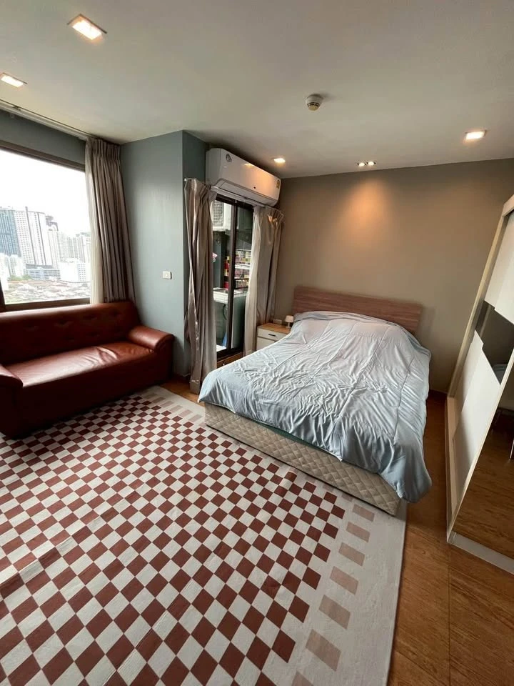 For rent: Casa Condo-Asoke Dindeang, 26th floor, high view, affordable price. You'll regret it if you miss it.