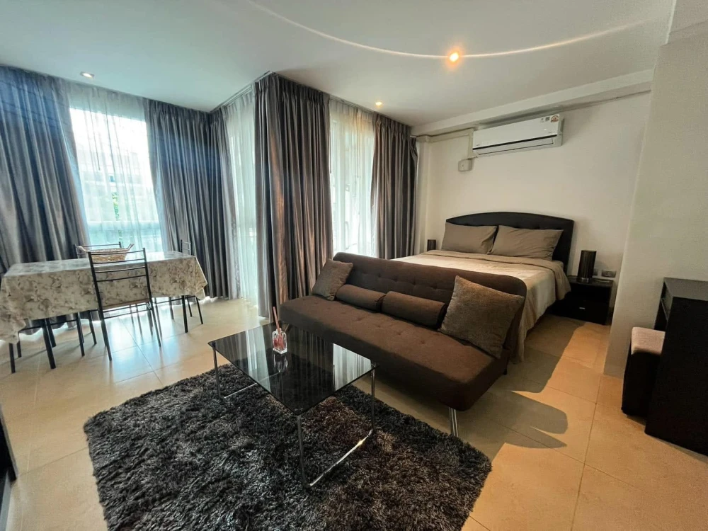 For rent: Centara Avenue Residence, Soi Buakhao, near Walking Street. The room is clean and ready to move in.