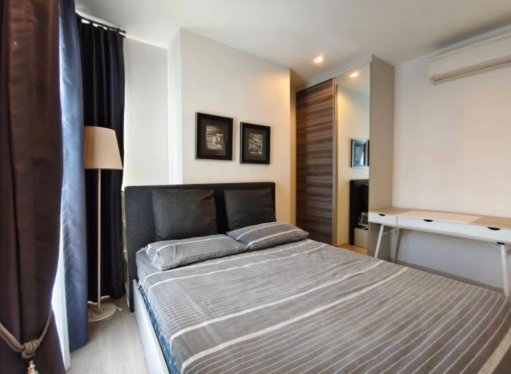 For rent: Centric Ratchada Huaikhwang, 8th floor, corner unit, fully furnished. Book now!