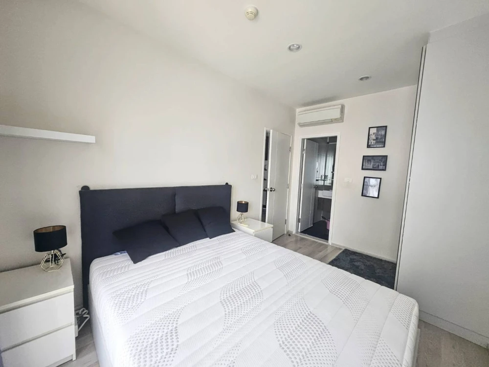 Centric Ratchada–Huai Khwang for rent, a comfortable room, decorated in a cool theme, comes with complete amenities. Reserve now!