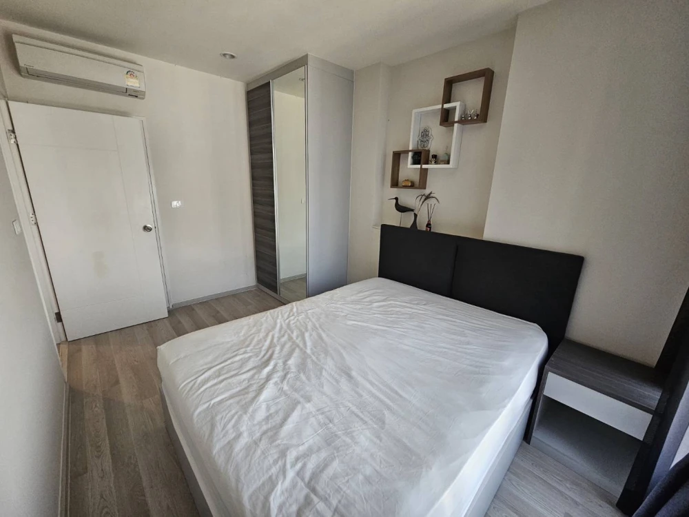 For rent: Centric Ratchada–Huai Khwang, ready to move in, fully furnished. Book now, don't miss out!
