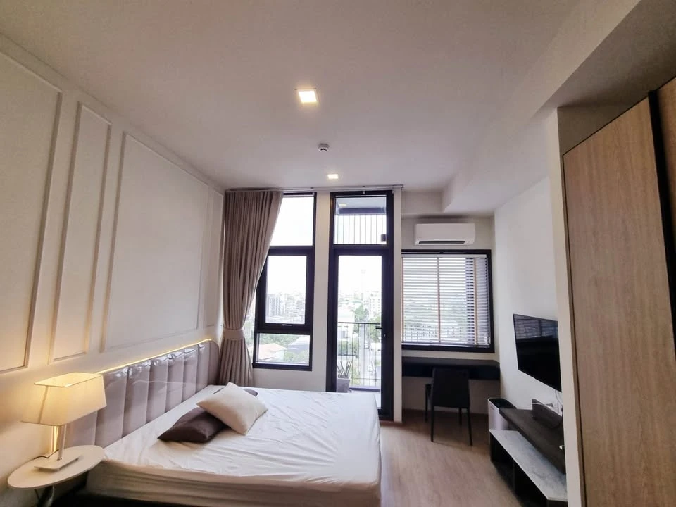 For rent: Centric Ratchayothin, 3-meter high ceiling, airy and comfortable, sunny in the morning, windy in the evening, quality community, good neighb