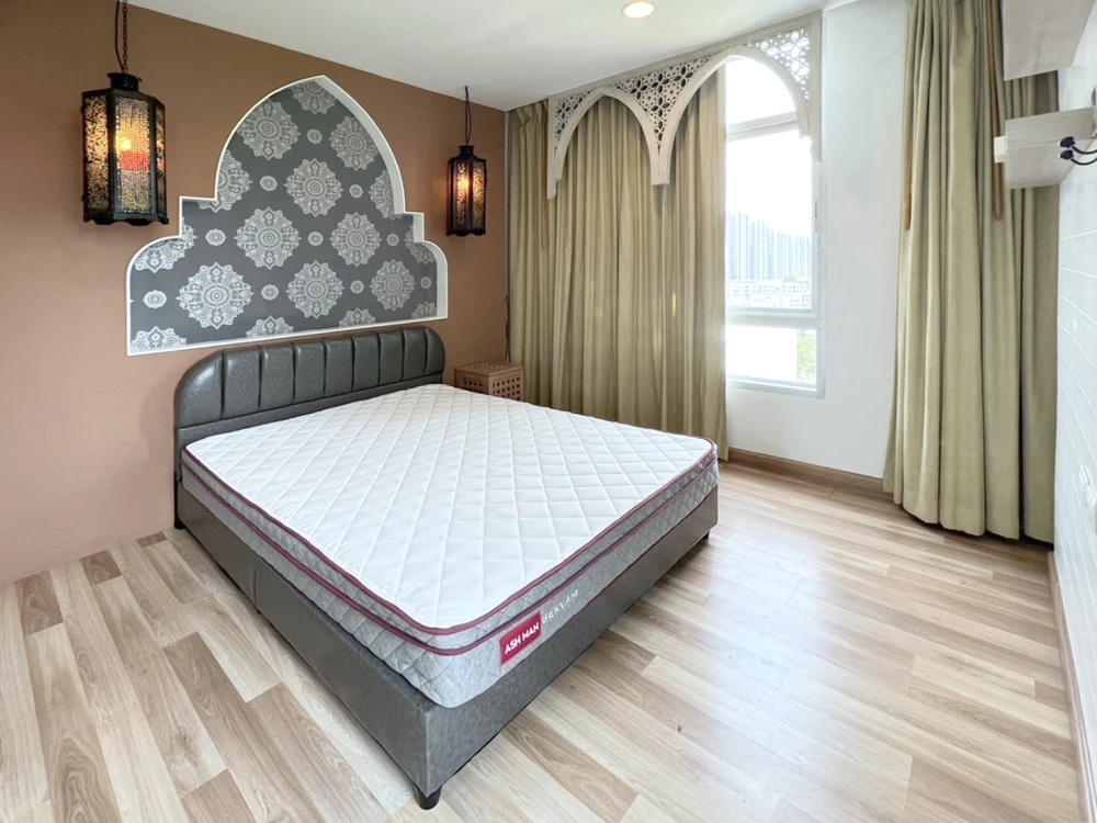 For rent: Centric Scene Sukhumvit 64, private corner room with views on both sides, swimming pool view, decorated in Moroccan style, book now.