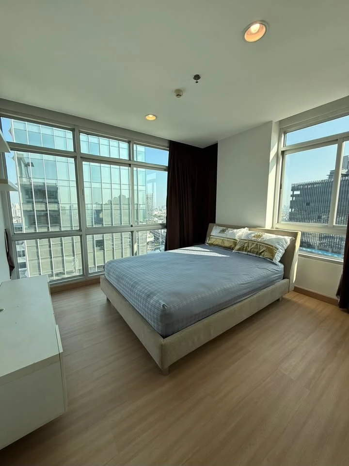For rent: Centric Scene Sukhumvit 64, north-facing unit with spacious living area, great location, and beautiful view. Don't miss out!