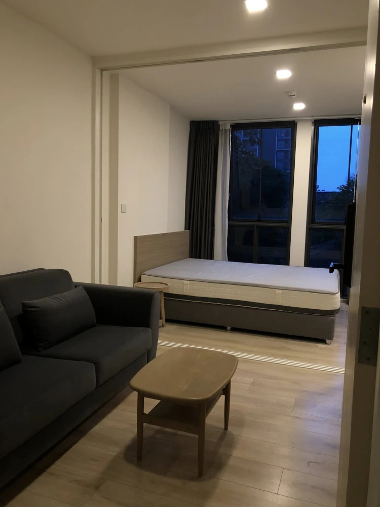 For rent: Chambers On-nut Station, 4th floor, outside view, fully furnished, reserve now, hurry!