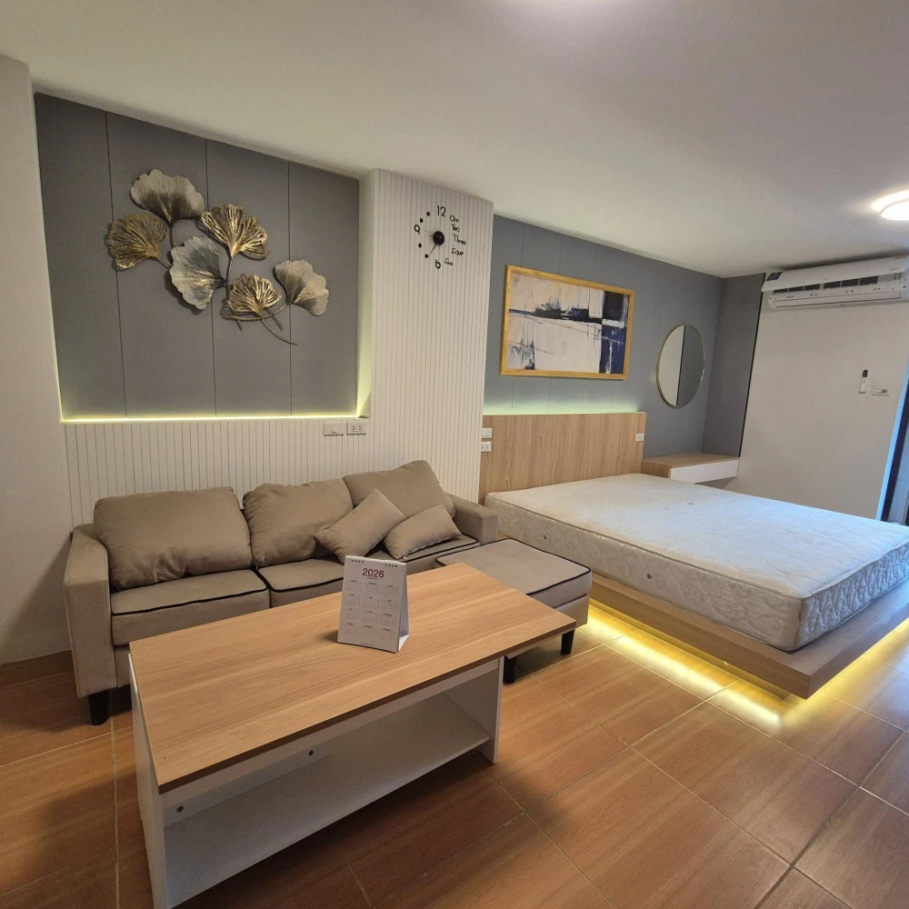 For rent: Champs Elysees Tiwanon, 3rd floor, beautiful room, fully furnished, book now, urgently.