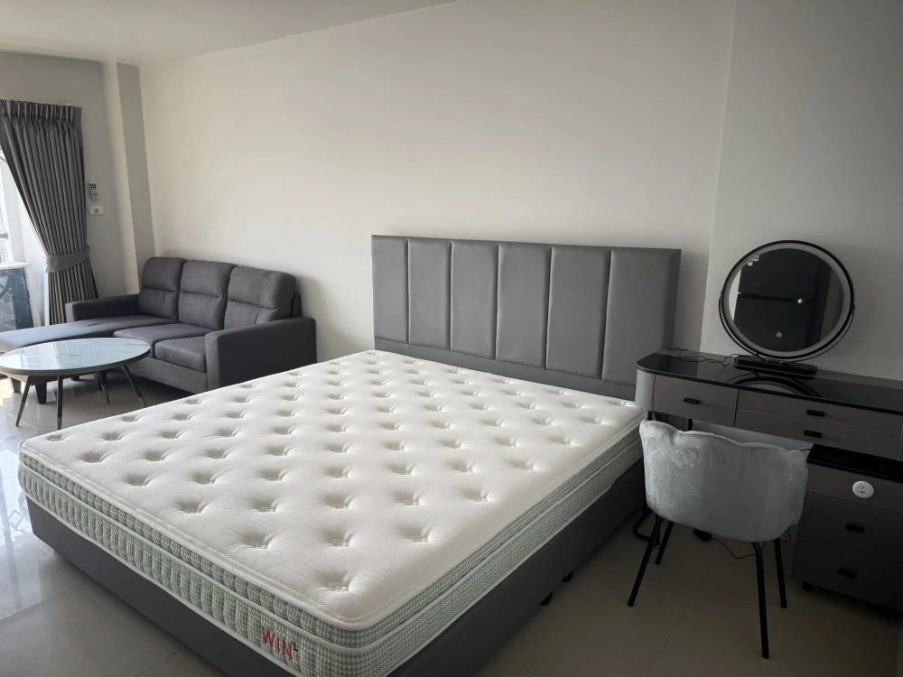 For rent: Champs Elysees Tiwanon, 5th floor, north side, fully furnished, good quality furniture, you can't miss this!