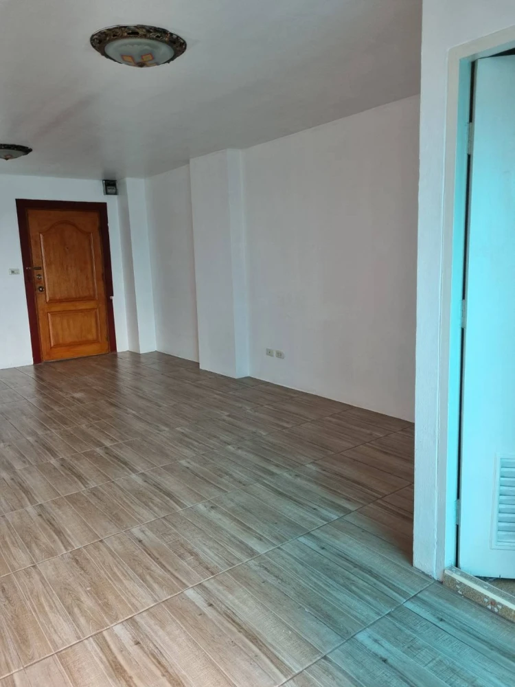 Champs Elysees Tiwanon for rent, empty room, clean, airy, people who like to decorate their rooms, don't miss it.