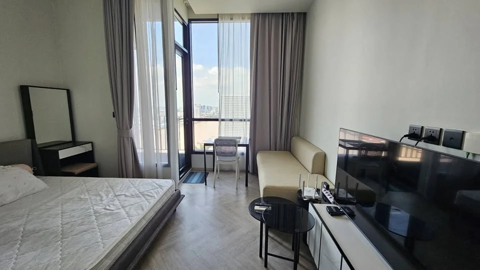 For rent: Chapter Charoennakhon-Riverside, 25th floor, nice room, fully furnished, reserve now.