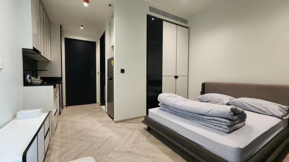 For rent: Chapter Charoennakhon-Riverside, Chao Phraya River view, Asiatique, wallpaper all around the room, must book.