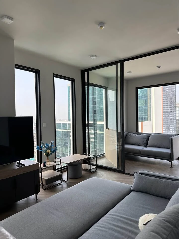 For rent: Chapter Chula Samyan, 26th floor, very high, beautiful city view, lots of usable space, good like this, must book.