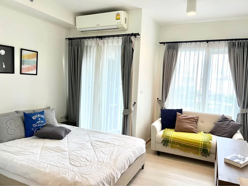 For rent: Chapter One Eco Ratchada-Huai Khwang, Building E, 2nd floor, corner room, quiet, cool breeze, no sun exposure. You will regret it if you mis