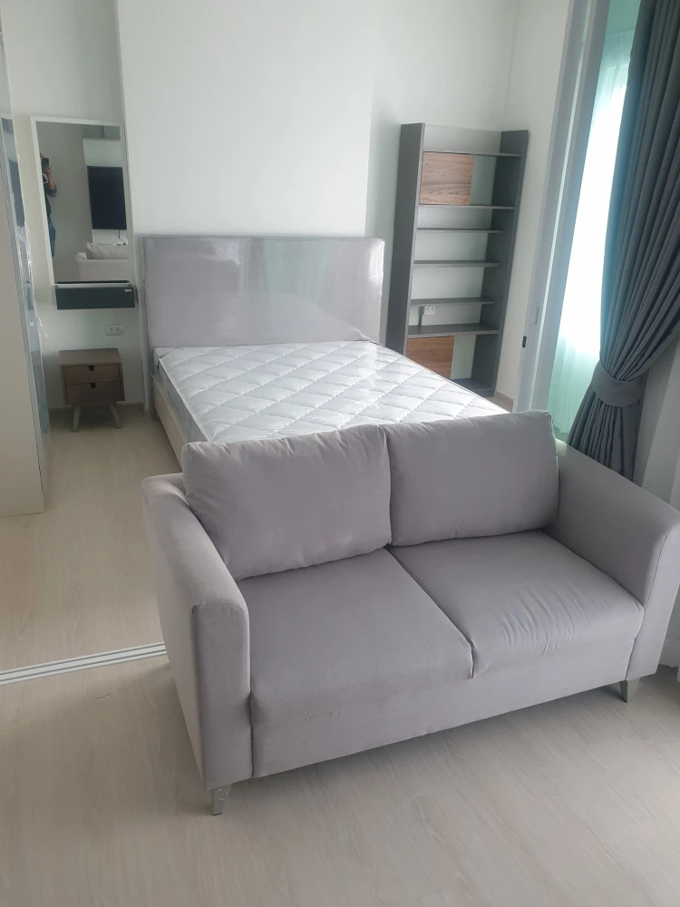 For rent: Chapter One Eco Ratchada-Huai Khwang, 23rd floor, fully furnished room, ready to move in. Interested? Hurry and book now.