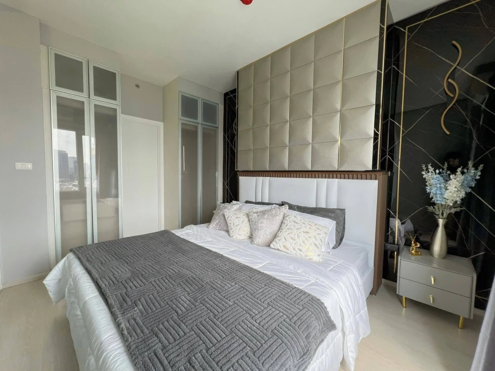 For rent: Chapter One Eco Ratchada-Huai Khwang, beautifully decorated room, good built-in furniture. Just carry your bag and move in.