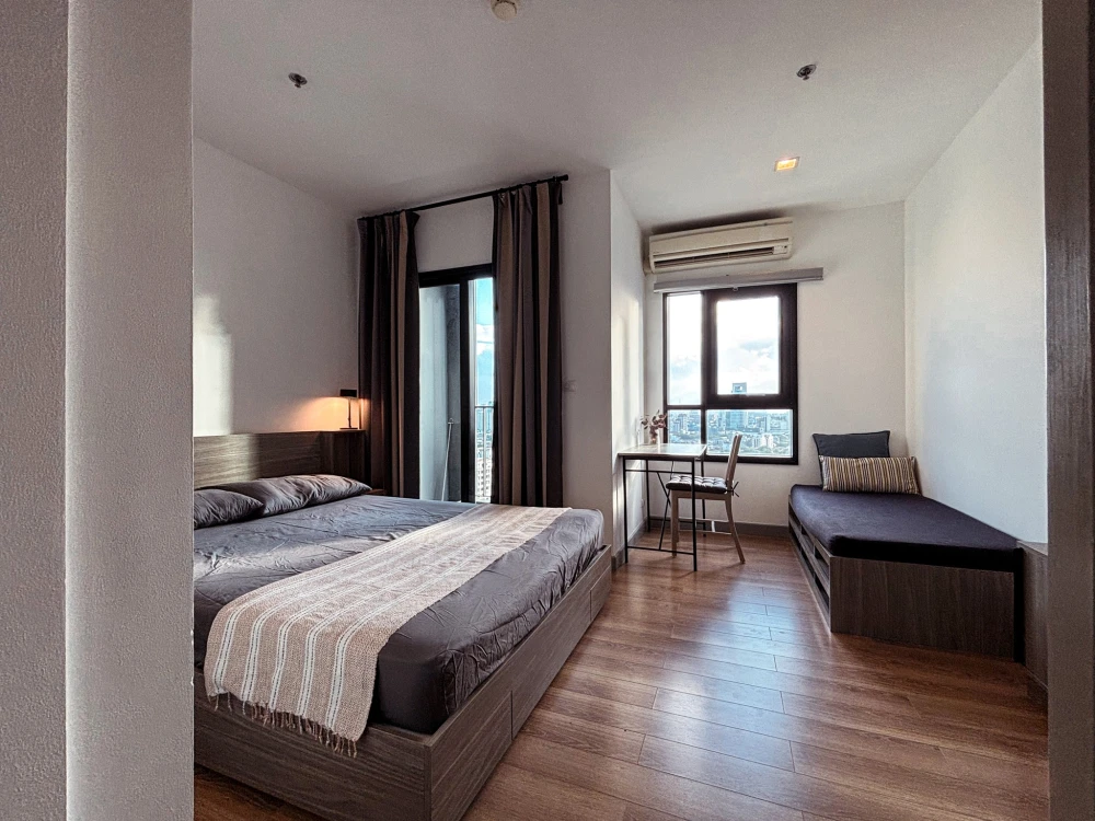 For rent: Chapter one Mid Town Ladprao 24, 24 rooms decorated in a nice tone, with a clear, open city view, not blocked. Don't miss it.