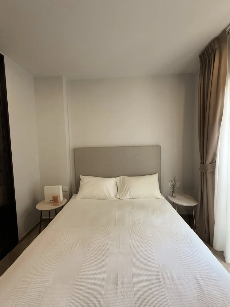 Chapter Thonglor 25 for rent, spacious room with plenty of usable space, fully furnished. Don't miss out on this great deal!
