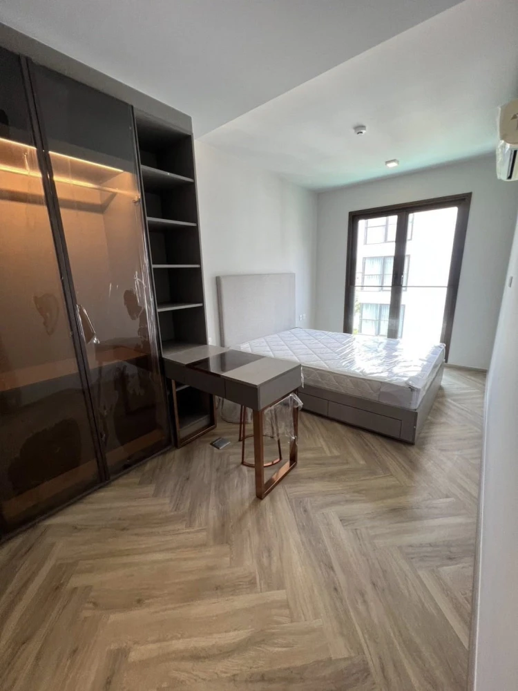 Chapter Thonglor 25 for rent, corner room, not crowded, fully furnished, pool view, book now
