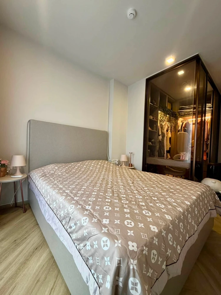 For rent: Chapter Thonglor 25, fully furnished unit with stunning built-in features. Book now before it's too late!