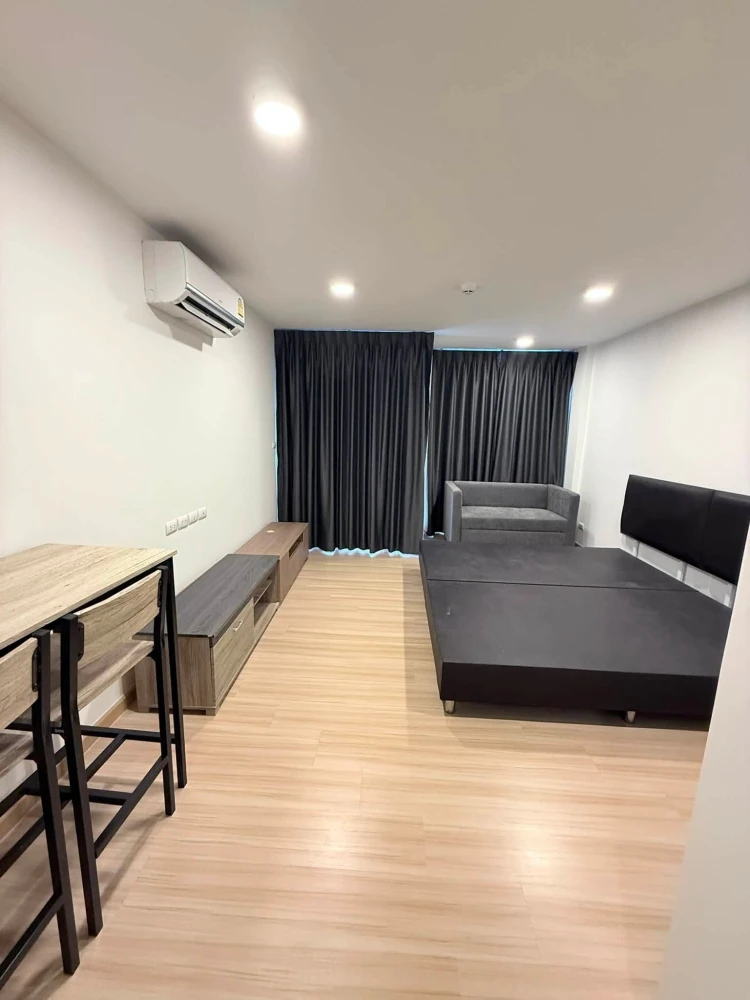 Pet-friendly apartment for rent at Chateau In Town Pinklao. Features 2 beds and is fully furnished. Ready to move in.