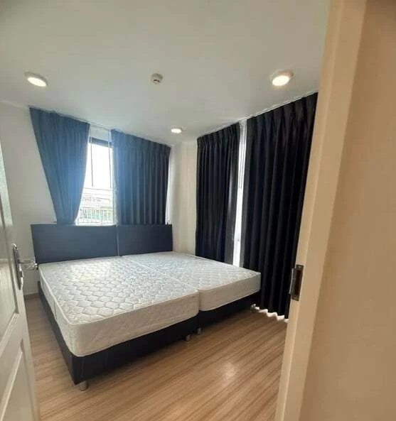 For rent: Chateau In Town Pinklao, nice room on the 5th floor, fully furnished with complete amenities. Book now!