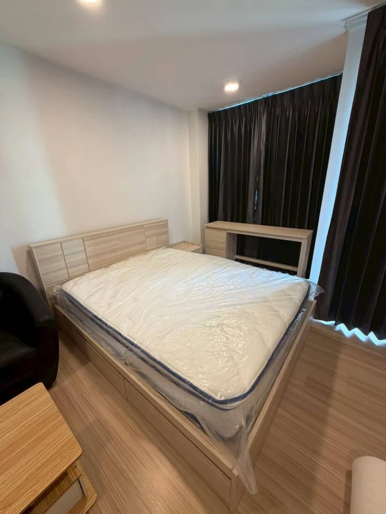 For rent: Chateau In Town Pinklao. Nice, well-partitioned room with full furnishings. Book now!