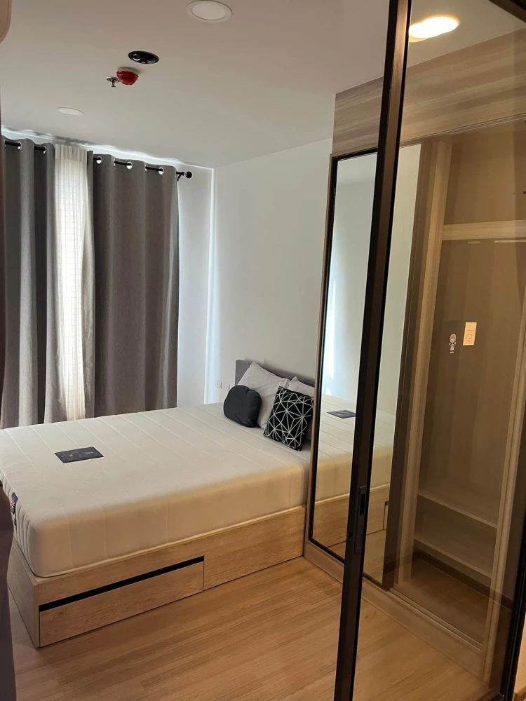 For rent: Chewathai Kaset Nawamin, 19th floor, has a sitting area at the corner of the building, not noisy, not on the road side. Book now and you won