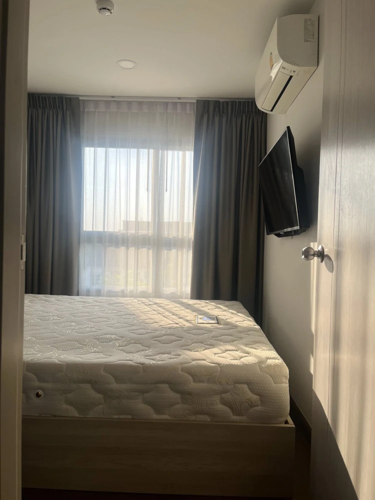 For rent: Chewathai Hallmark Charan 13, 1 bedroom, 1 bathroom, 4th floor. Great location, fully furnished. Book now!