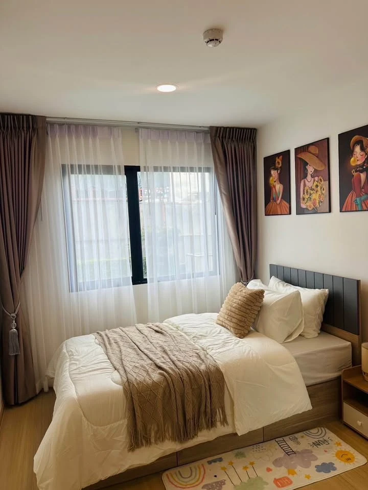 For rent: Chewathai Hallmark Ladprao-Chokchai 4, 2 bedrooms, spacious living area, fully furnished. Book now!