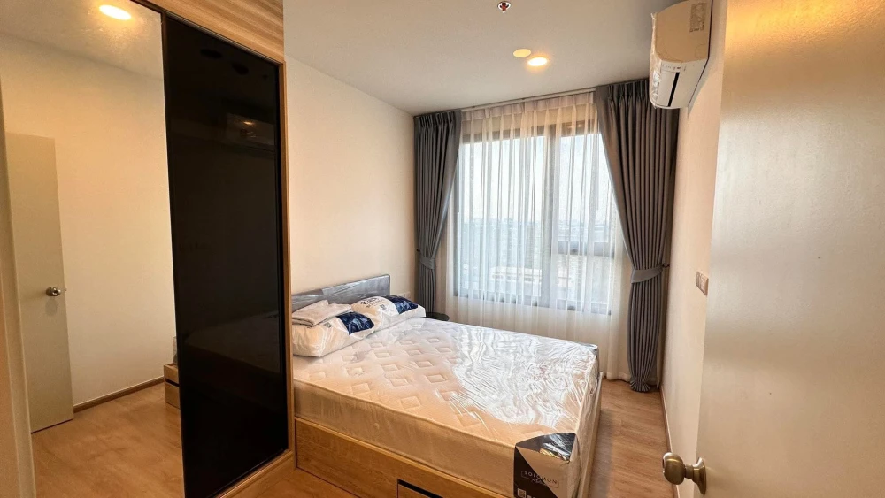 For rent: Chewathai Kaset Nawamin, 9th floor unit with spacious balcony and beautiful garden view. Fully furnished. Book now!