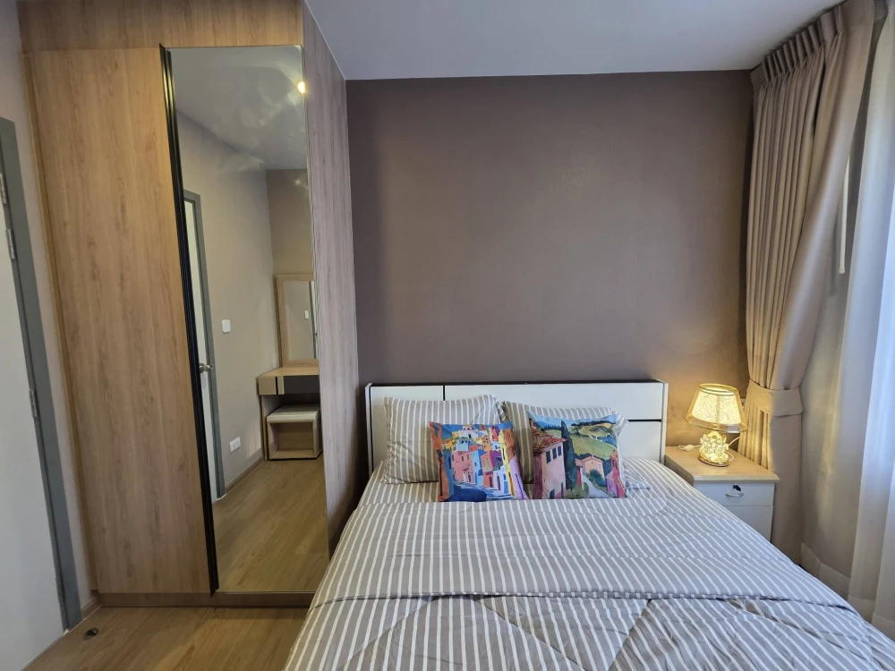 For rent: Chewathai Pinklao, 10th floor, beautiful unit, fully furnished. Book now, don't miss out!