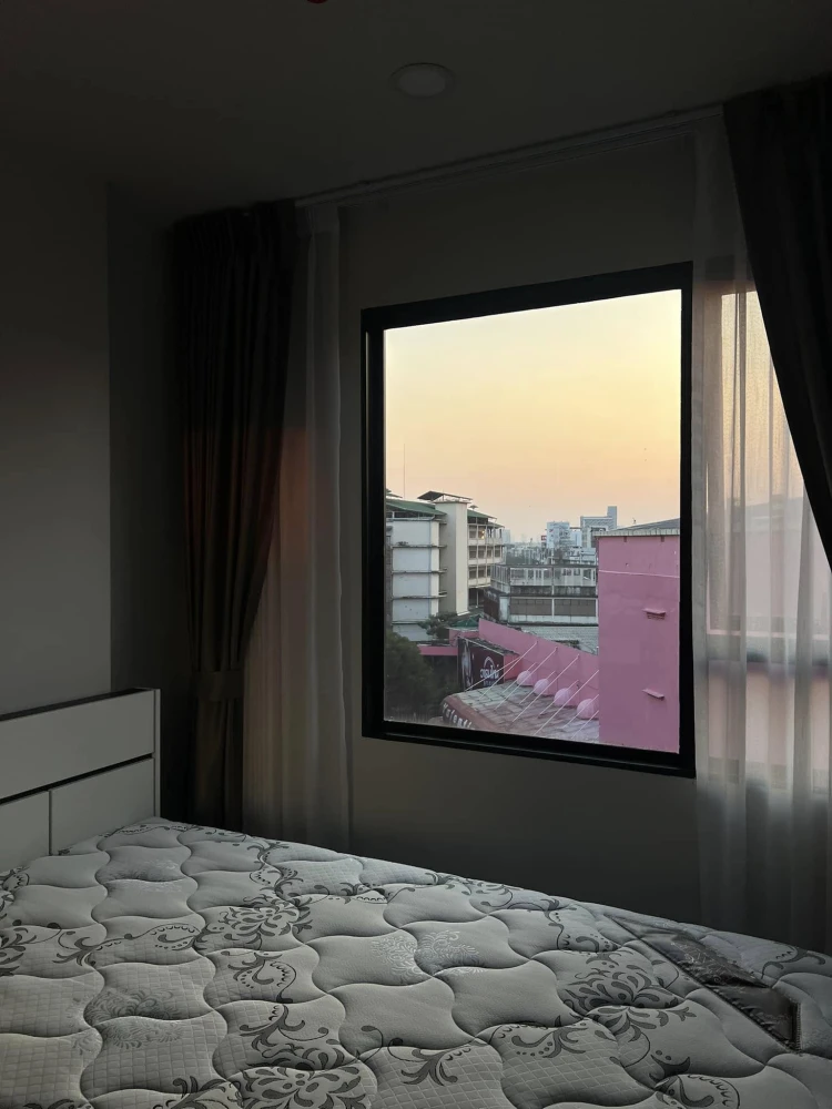 For rent: Chewathai Pinklao, ready to move in, fully furnished, just bring your suitcase. Hurry and reserve before it's too late.