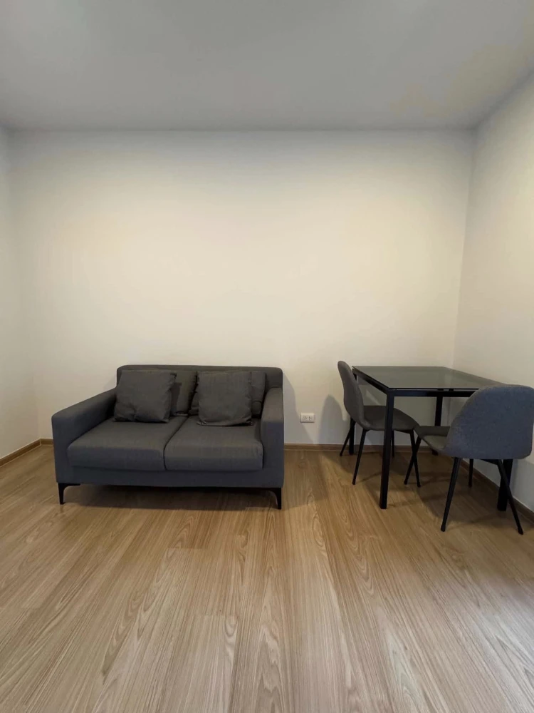For rent: Chewathai Pinklao apartment. Fully furnished with appliances. Just bring your personal belongings and move in! Don't miss out!