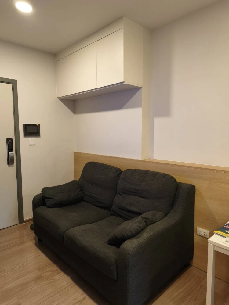 For rent: Chewathai Pinklao, studio room, 9th floor, great location, fully furnished, lush garden view. Don't miss out!