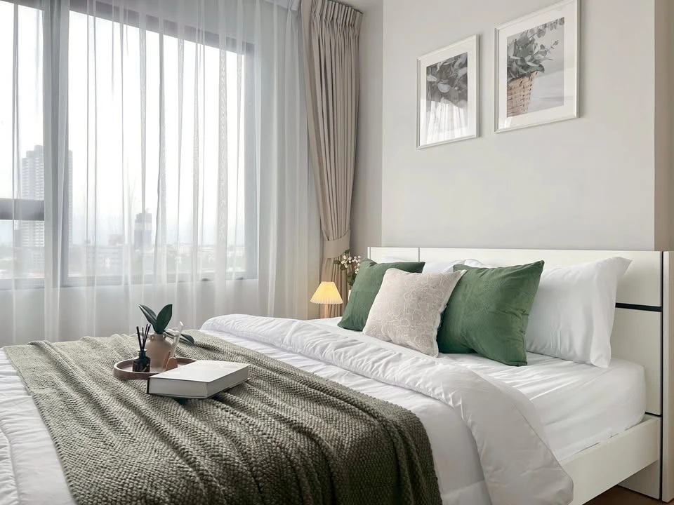 For rent: Chewathai Pinklao, 1 bedroom, 1 bathroom. Decorated in a coordinated theme and fully furnished. Book now!