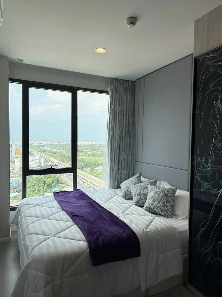 For rent: CIELA Sripatum, beautifully decorated room, built-in headboard, comes with a large sofa, comfortable to sit on, book now.