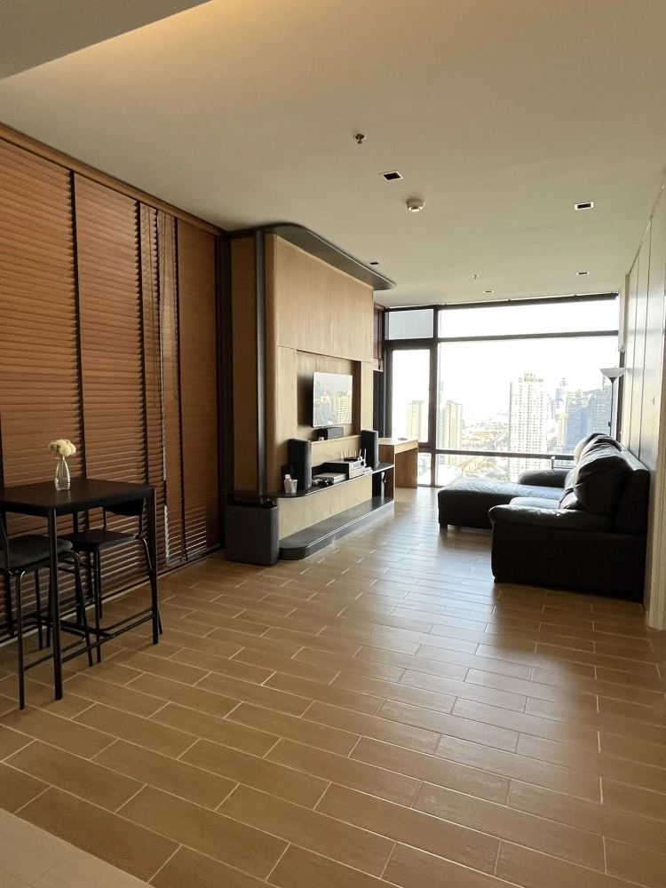 For rent or sale: Circle 2 Living Prototype, high floor (3x), corner unit, great view, unobstructed, large windows for a spacious feel. Book now!