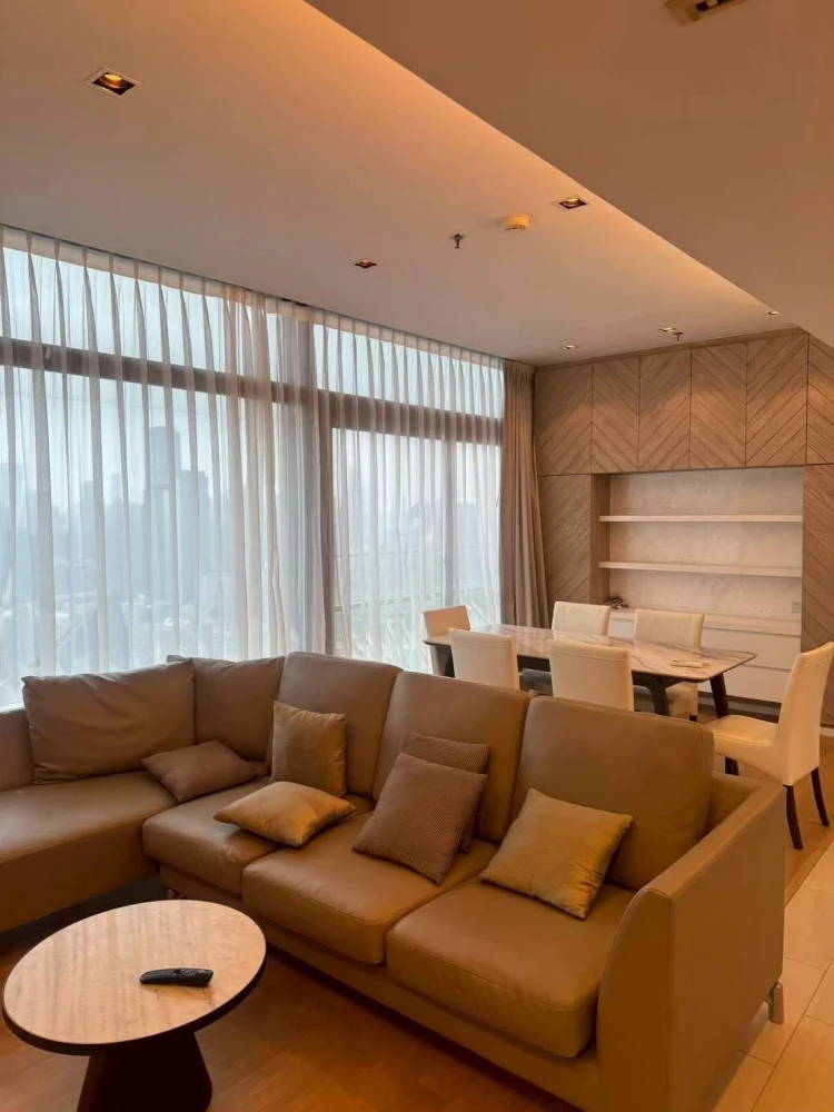 For rent: Circle 2 Living Prototype, 3 bedrooms, 3 bathrooms, very high floor, spacious like a house. Book now!