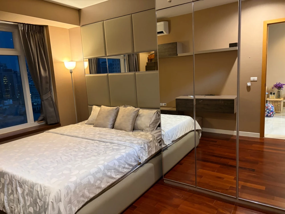 Circle Condominium for rent. Spacious room, fully furnished. Book now! Don't miss out!