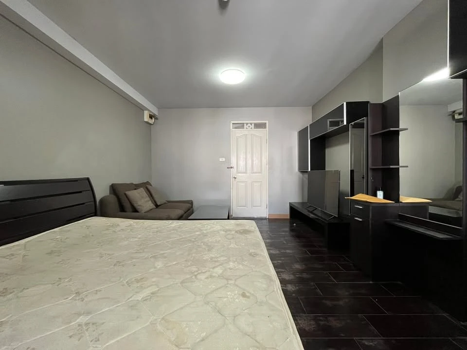 For rent: City Home Ratchada-Pinklao, ready to move in, furnished, affordable price, hurry and reserve now!
