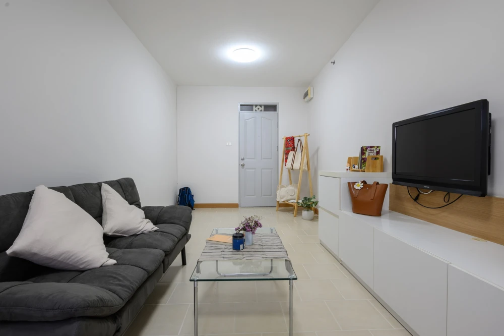 For rent: City Home Ratchada-Pinklao, facing north, cool breeze, garden view, fully decorated, very nice to live in. I must say that you must book.