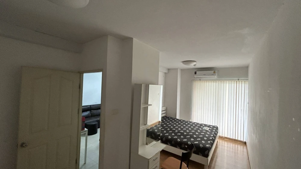 For rent: City Home Ratchada-Pinklao, 1 bedroom, 1 bathroom, comes with washing machine at a great price. Hurry and reserve now!