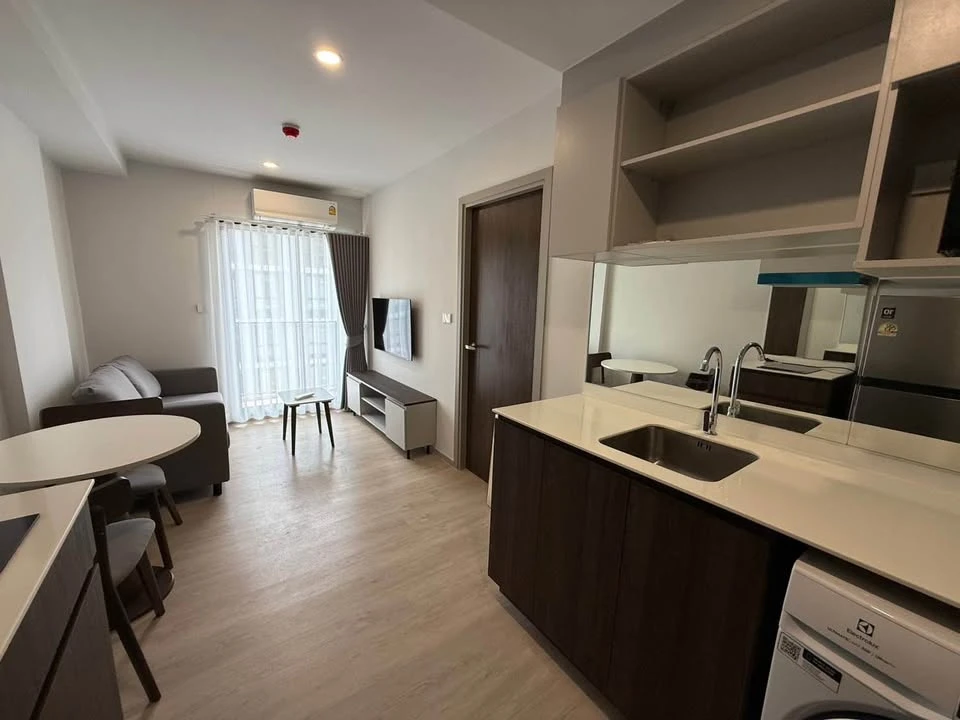 Condo Nue Cross Khukhot for rent, ready to move in, complete with furniture and electrical appliances. Hurry and reserve before you miss out.
