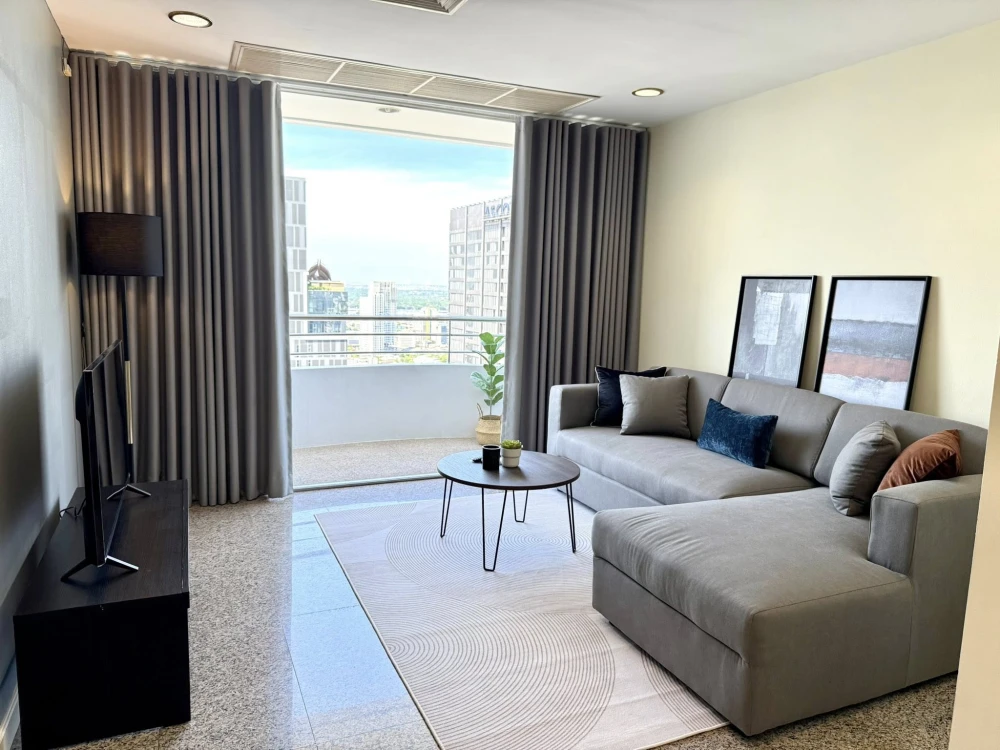 Condo Top View Tower Sukhumvit 59 for rent, spacious room, lots of usable space, decorated in a controlled tone, beautiful river view, book now